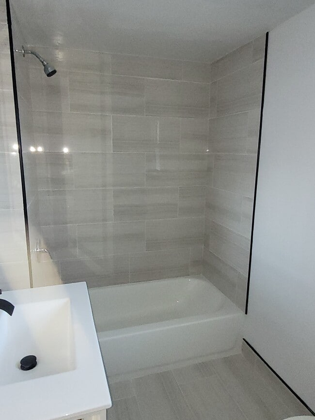 Building Photo - 76 Bedford St