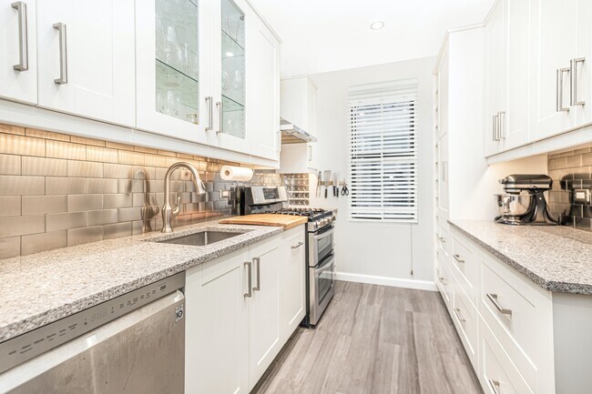 Foto del edificio - 825 W 179th St