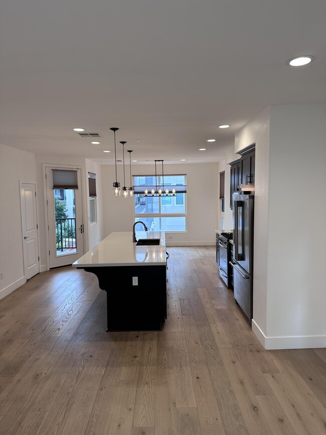 Building Photo - 889 Spring Tides Rd
