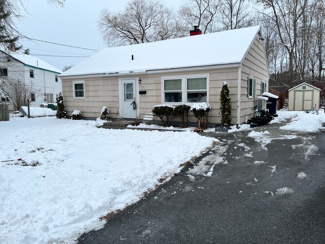 Primary Photo - 10 Knox Ave