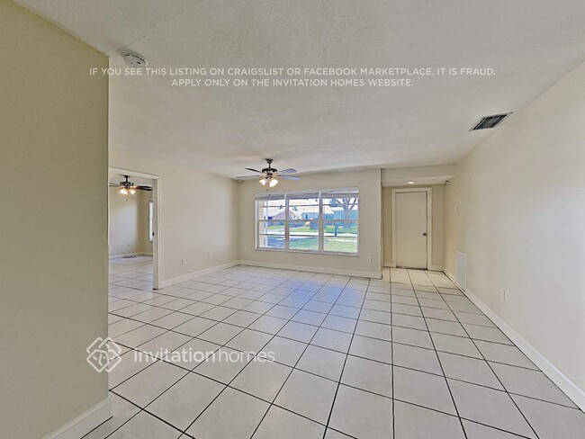 Foto del edificio - 10641 NW 27th Ct
