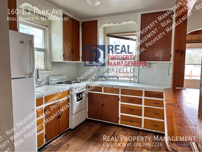 Foto del edificio - 160 1/2 Park Ave-