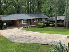 Building Photo - 2647 Warwick Cir NE