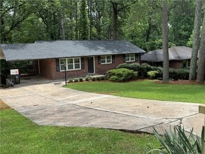 Building Photo - 2647 Warwick Cir NE
