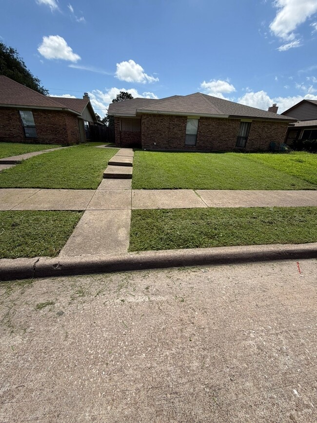 Building Photo - 3019 Oak Ridge Pl
