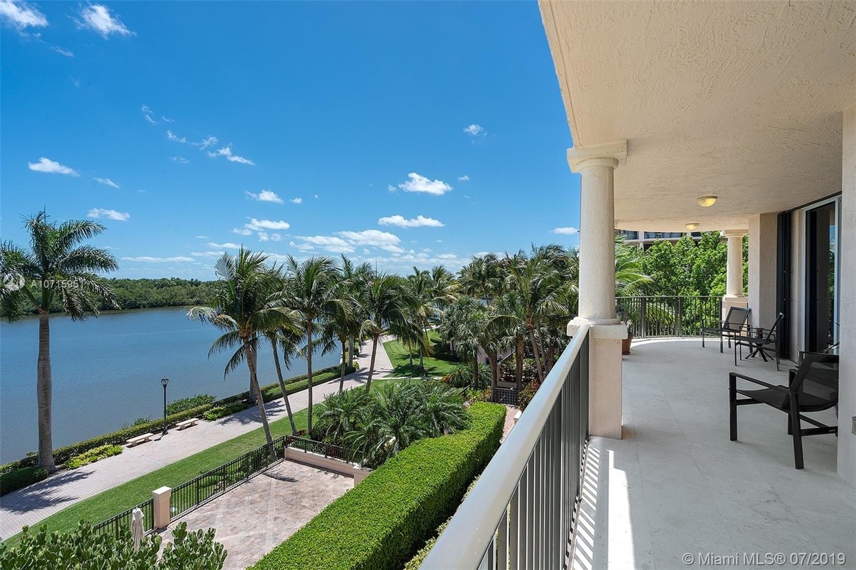 Primary Photo - 13611 Deering Bay Dr