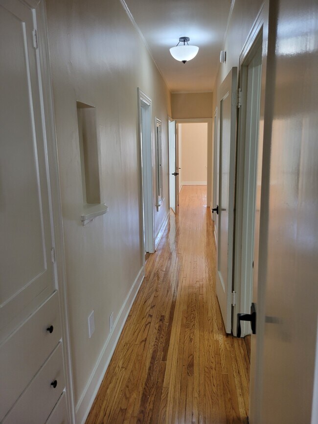 Foto del edificio - 151 S Sycamore Ave