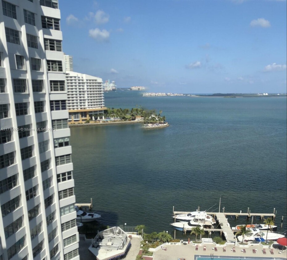 Primary Photo - 825 Brickell Bay Dr