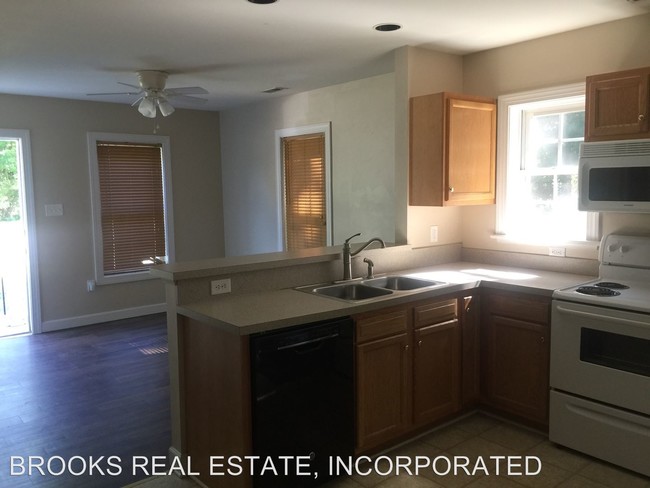 Building Photo - 3 br, 1 bath House - 6151 Centerville Road