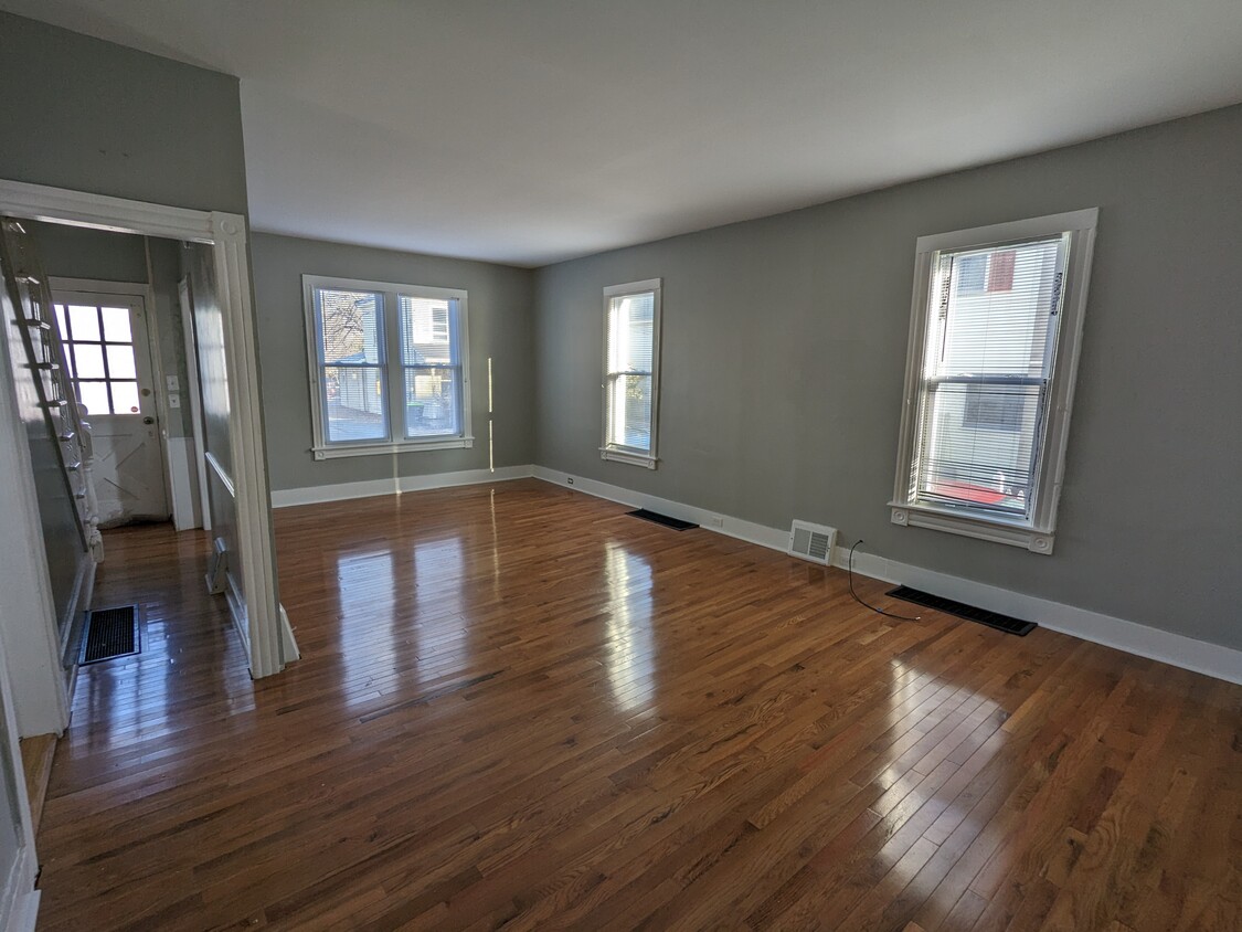 Dining Room/Living Room - 533 Barry St