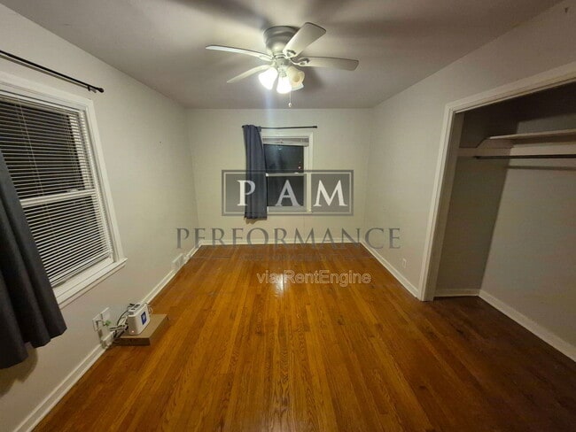 Building Photo - 1123 W Kendall Ave