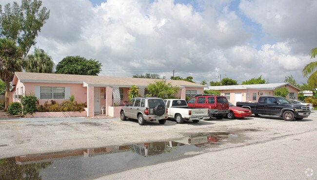 Foto del edificio - 240-290 NW 40th St