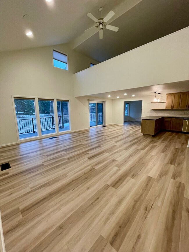 Foto del edificio - Stunning Riverfront Home in Sun Country