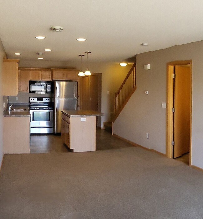 Foto del edificio - Move in August 8, 2025, and get August ren...
