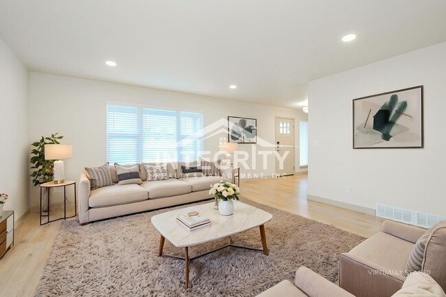 Photo - 4 Bed/2.5 Baths, 1741 Sqft - 6475 W Kingsley Ave House