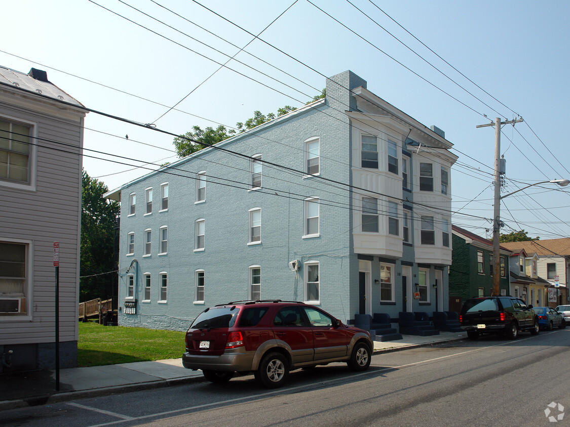 Primary Photo - 116-118 N Mulberry St