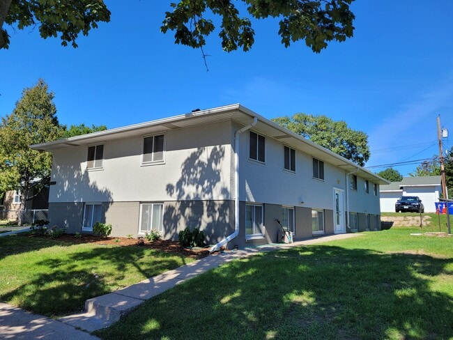 1715 Thomas Ave West - 1707 Thomas Ave