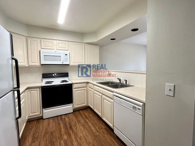 Foto del edificio - 4735 Walking Horse Point