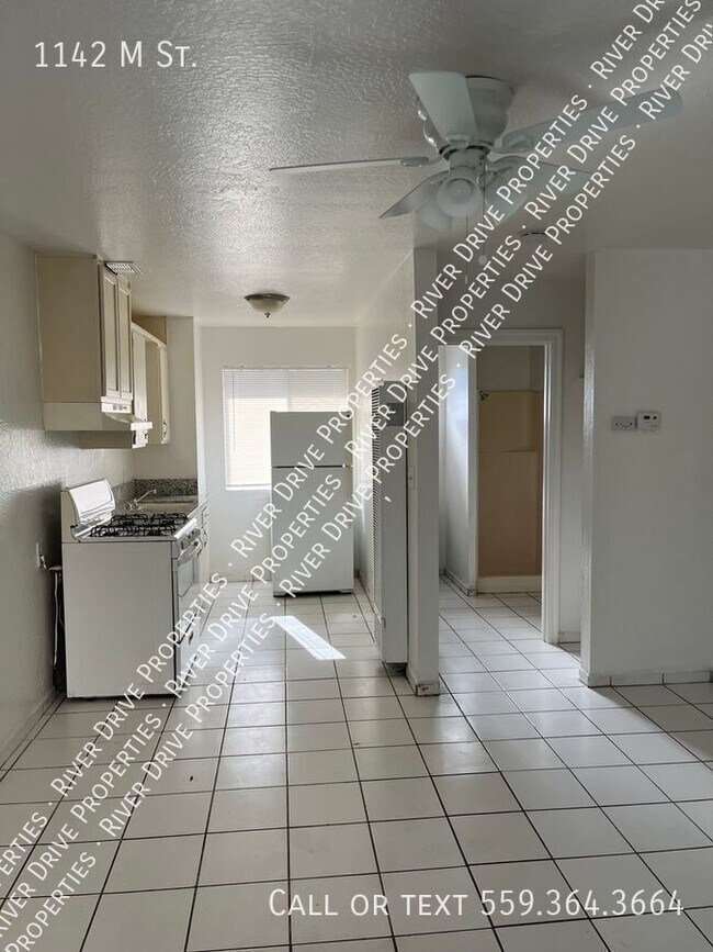 Building Photo - Studio Apartment Available Now!