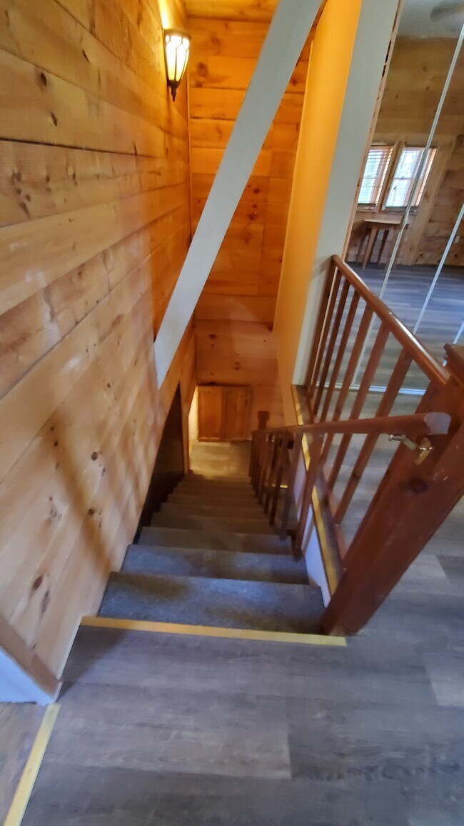 Building Photo - 144 Elm St