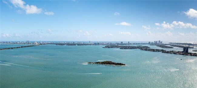 Foto del edificio - 700 NE 24th St