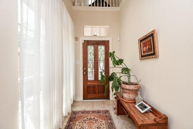 Foto del edificio - Furnished Montrose rental close to everyth...