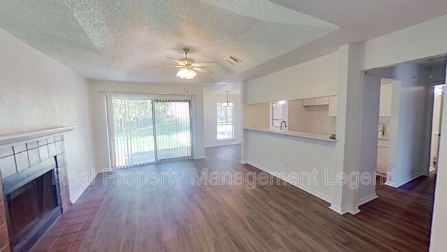 Foto del edificio - 5635 Hearthwood Ct