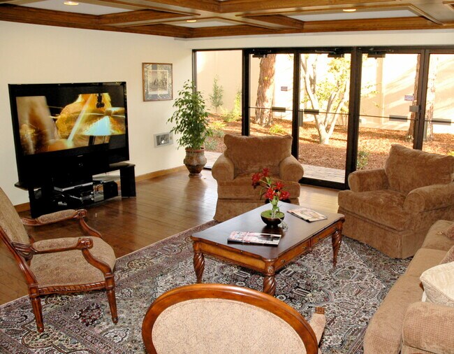 Foto del edificio - 324 Catalpa St