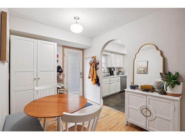 Foto del edificio - 4237 Ottawa Ave S