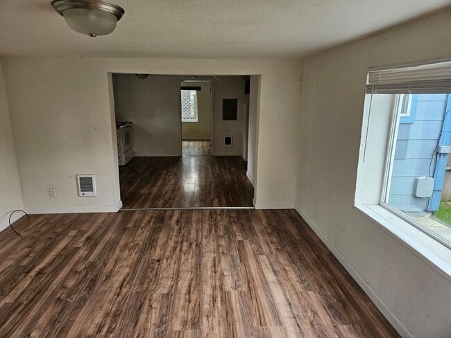 Building Photo - 444 N Elm St