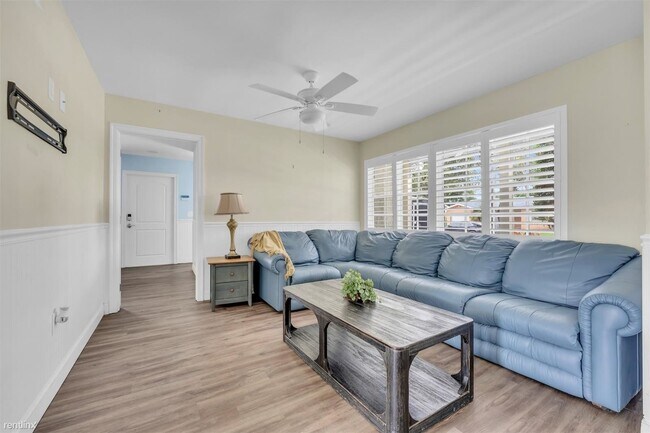 Foto del edificio - 3 br, 2 bath House - 9860 NW 3rd St