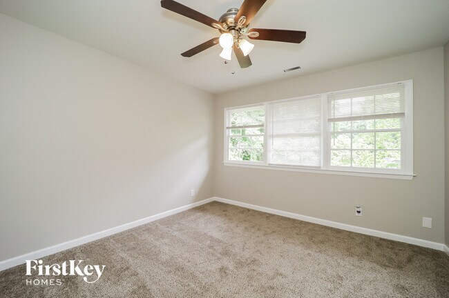 Building Photo - 2706 Northampton Dr