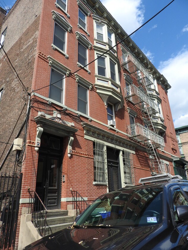 Primary Photo - 104 10th St