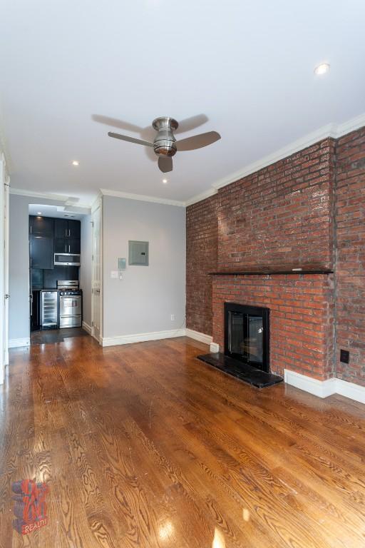 Building Photo - 562 Hudson St