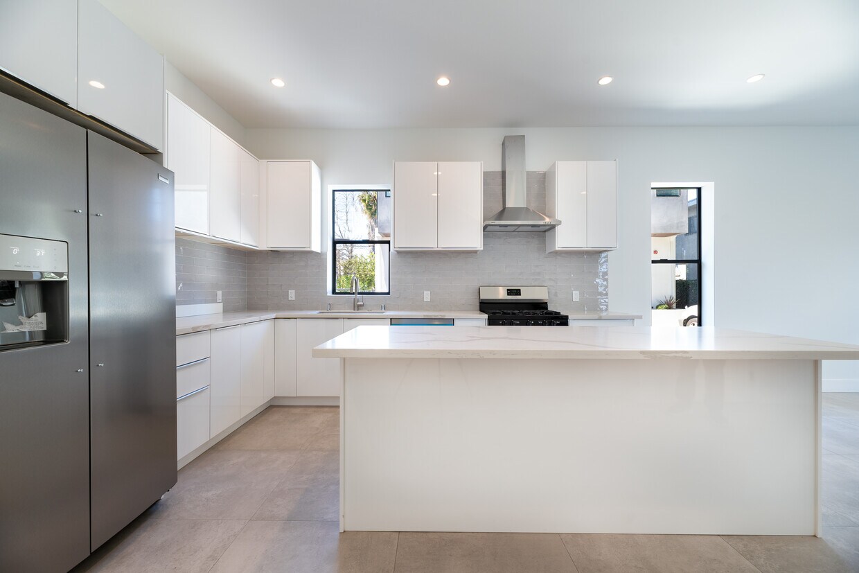 Photo - 1805 S Longwood Ave (Los Angeles, CA)