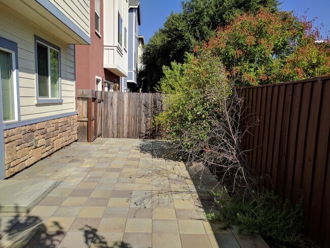 Building Photo - 2618 Wisteria Way