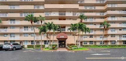Building Photo - 250 Jacaranda Dr