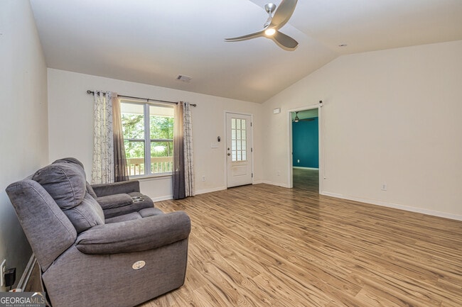 Foto del edificio - 759 Alvaton Rd