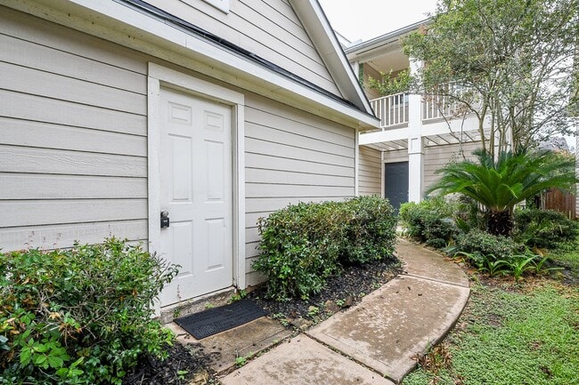 Building Photo - 5830 Silver Oak