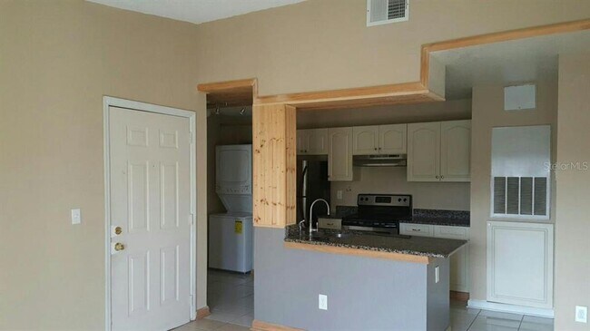 Building Photo - 2550 N Alafaya Trail