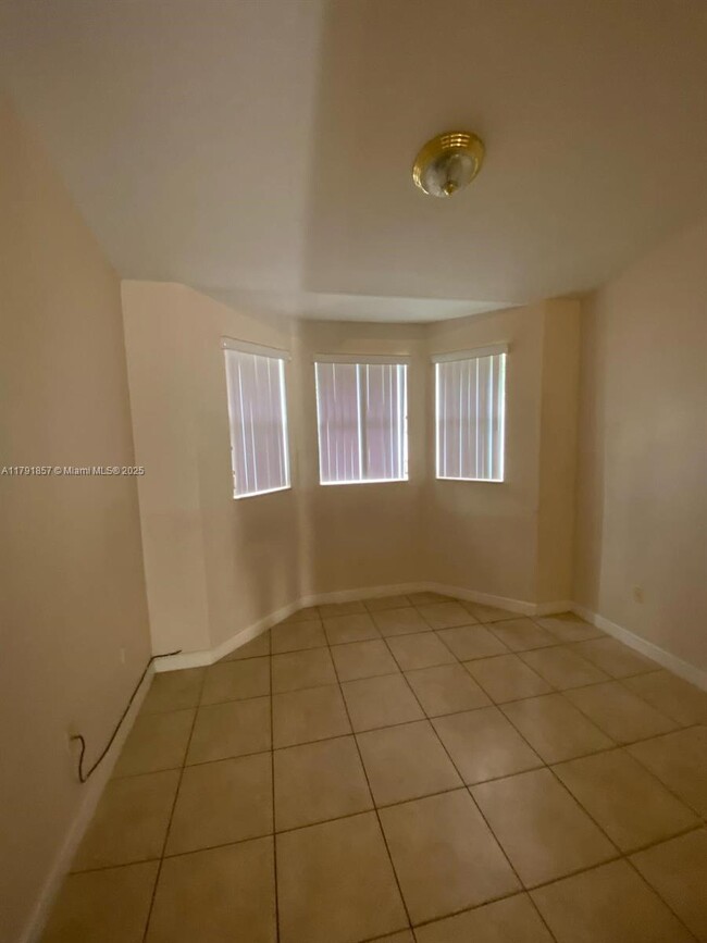 Foto del edificio - 1656 SE 29th Ct