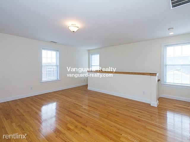 Building Photo - 17 Vineland St