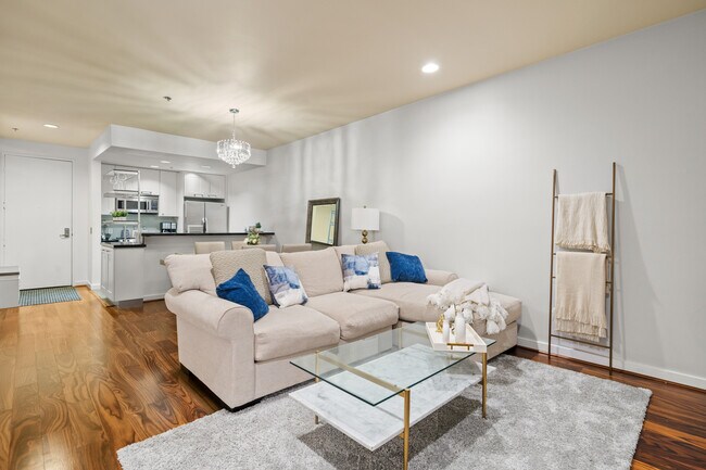 Foto del edificio - 585 N Rossmore Ave