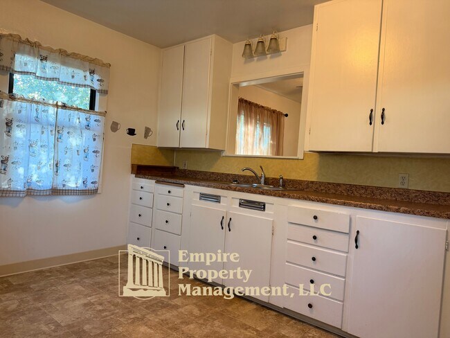 Foto del edificio - 537 NE Winchester St