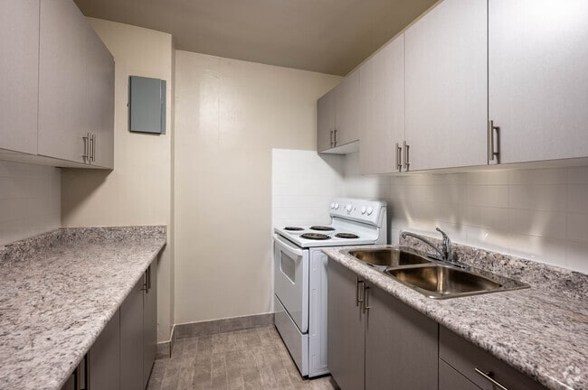 2BR, 1BA - 745SF - Kitchen - 1030 Pearson Drive
