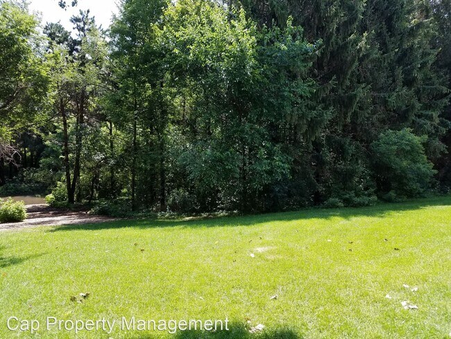 Building Photo - 1616-1806 Green Valley Dr
