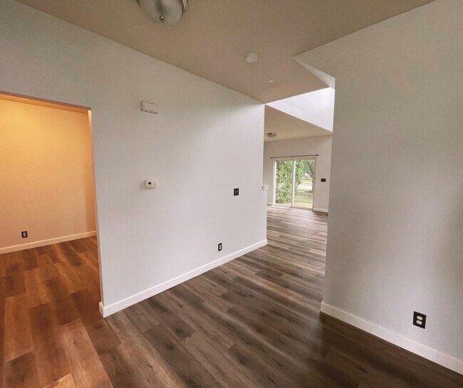 Foto del edificio - 1157 Goldfinch Ave