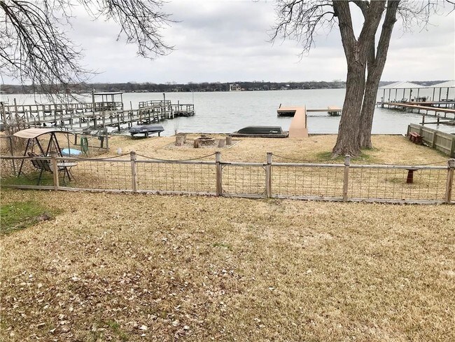 Foto del edificio - 908 W Lake Dr