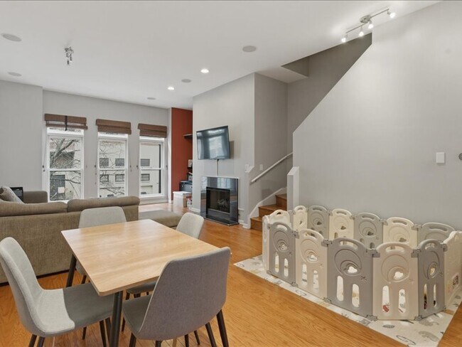 Foto del edificio - 842 W 15th Pl