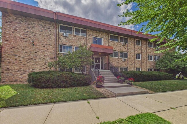 Foto del edificio - 2630 Pleasant Ave